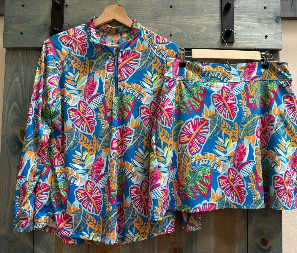 Bermuda Sands Tropical Leaf Print Pullover Top And Skort Set in Large
